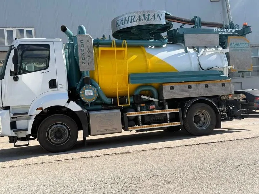 Beykoz Acil Vidanjör hizmeti veren Beykoz Vidanjör'e ait vidanjör aracının fotoğrafı